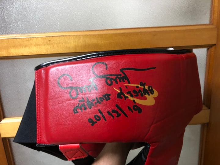 ボクシング世界チャンピオン、シーサケットの直筆サイン