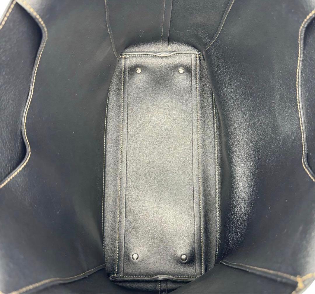 トッズ Tタイムレス　ミディアムトートバッグ