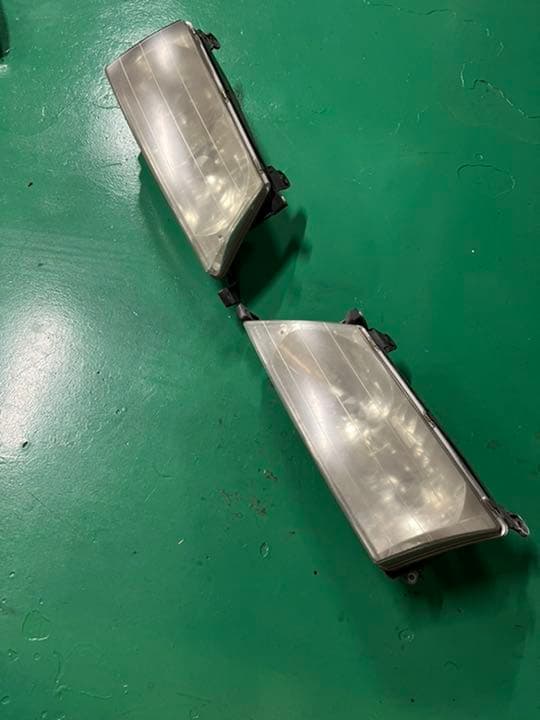 アバロンMCX10純正左右ヘッドライト希少品