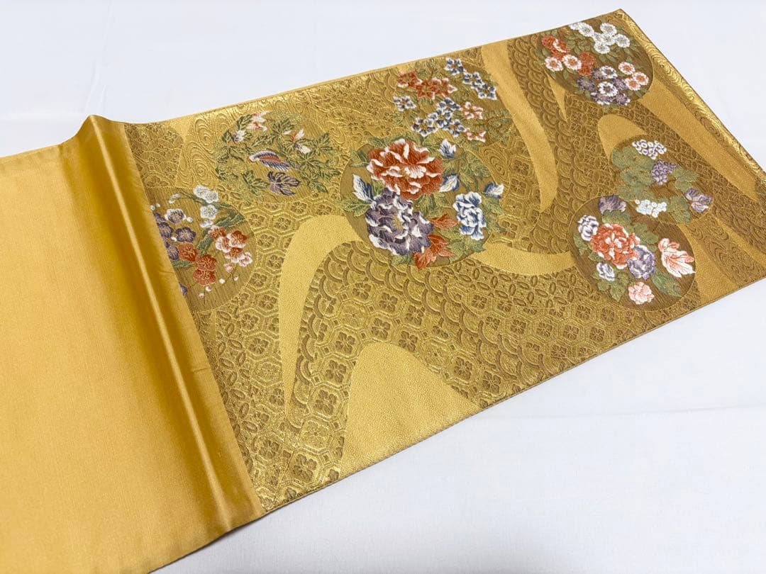 A5美品 花々 流水 葡萄 唐草唐花 華文 七宝 青海波 金糸 正絹 六通 袋帯