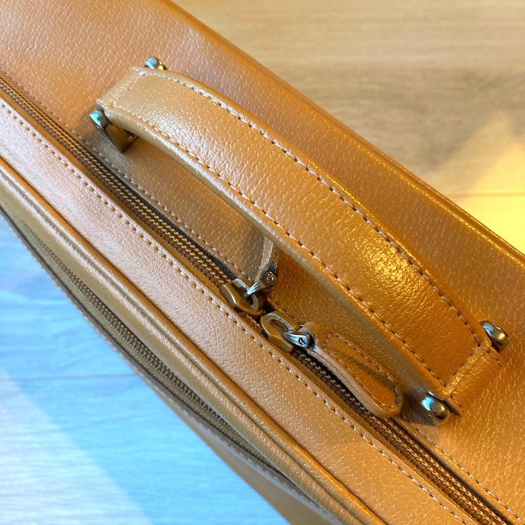 フルラ　FURLA ビジネスバッグ　ショルダー　バック　パソコン　ブリーフケース