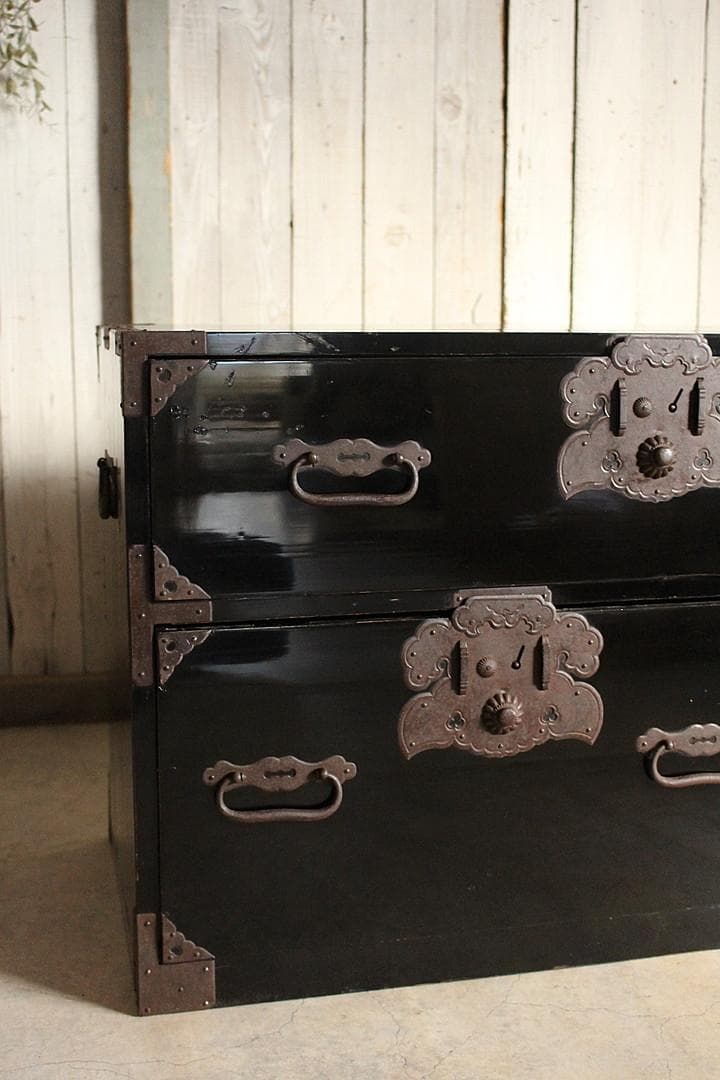 綺麗な時代庄内箪笥　扉付き