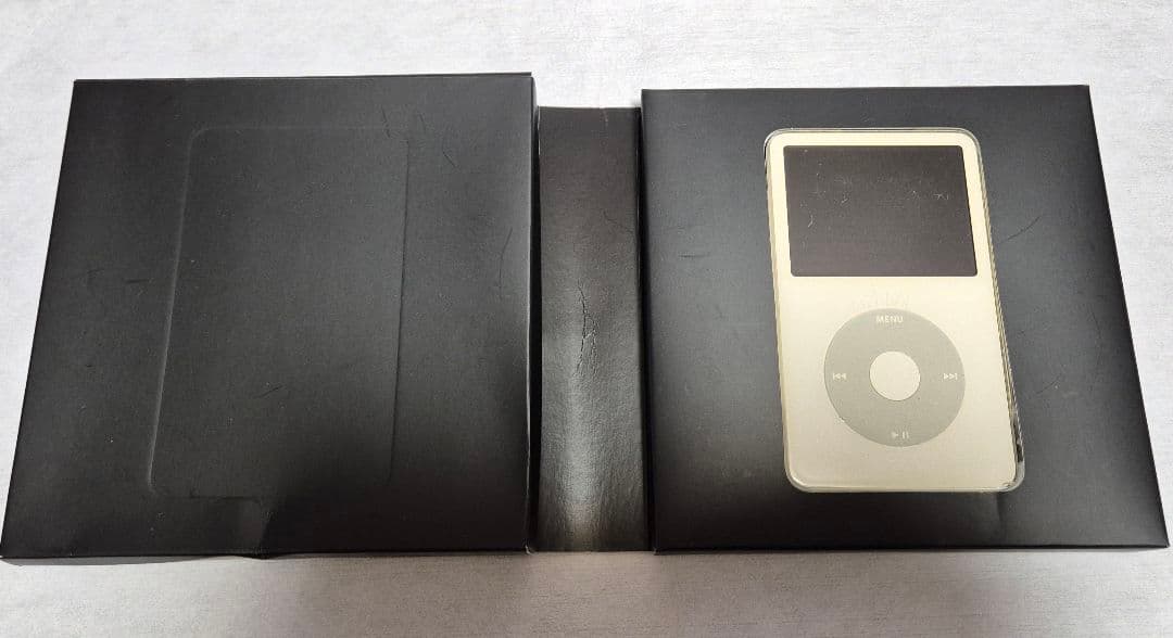 iPod classic 第5世代 30GB 本体＋箱　 動作確認済 外装傷あり