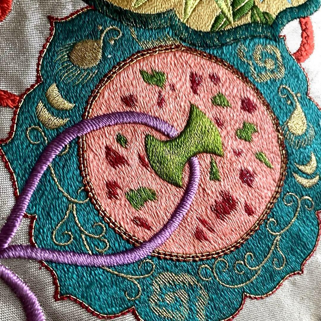 アンティーク名古屋帯　大正ロマン　上質な刺繍　と金駒刺繍　正絹　N8-25