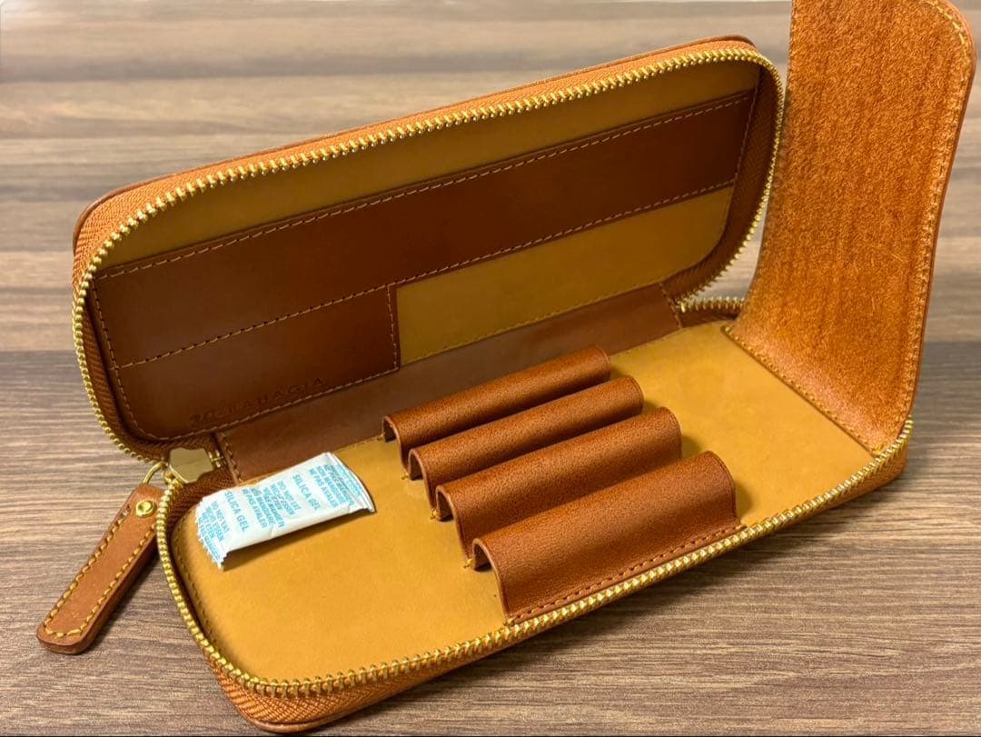 バハギア ラウンドジップペンケース プエブロ コニャック