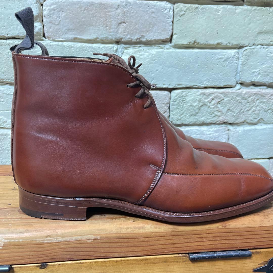 Tricker’s トリッカーズ チャッカブーツ スクエアトゥ