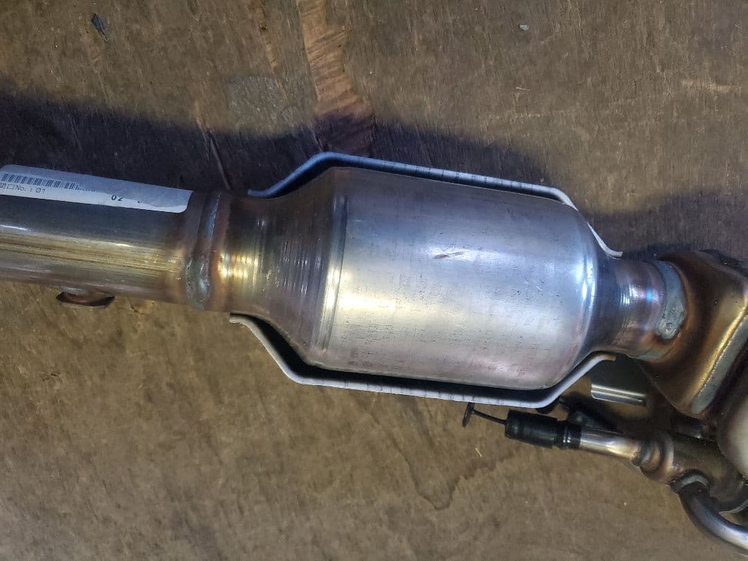 新品　純正　プリウス　50 触媒　エキゾーストパイプ　フロントパイプ