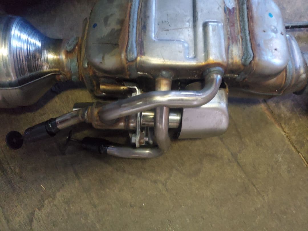 新品　純正　プリウス　50 触媒　エキゾーストパイプ　フロントパイプ