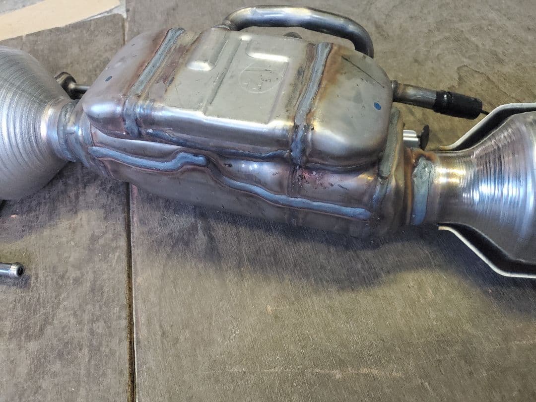 新品　純正　プリウス　50 触媒　エキゾーストパイプ　フロントパイプ