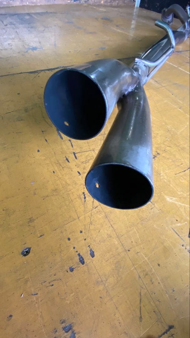 【SALE】プリウスα リアピースマフラー(出口デュアル)