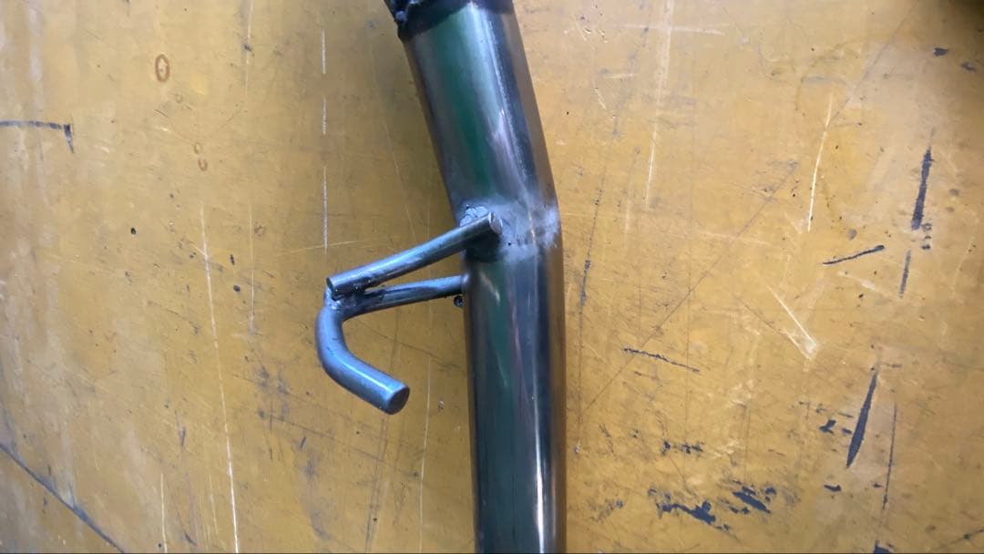 【SALE】プリウスα リアピースマフラー(出口デュアル)