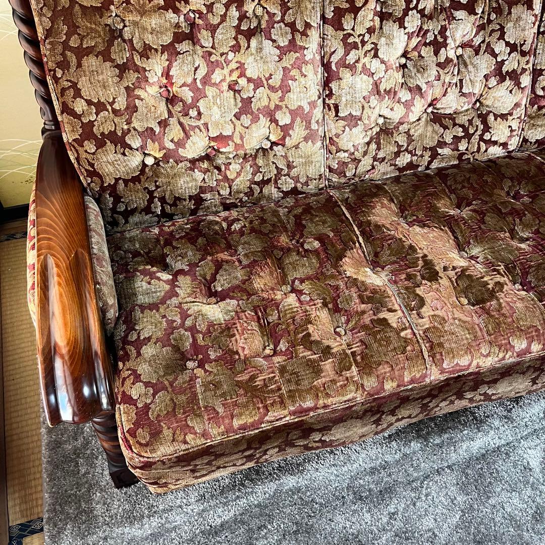 9/10日まで。配送・設置費用込み　商品代500円　　肘掛付き　3人掛けソファー