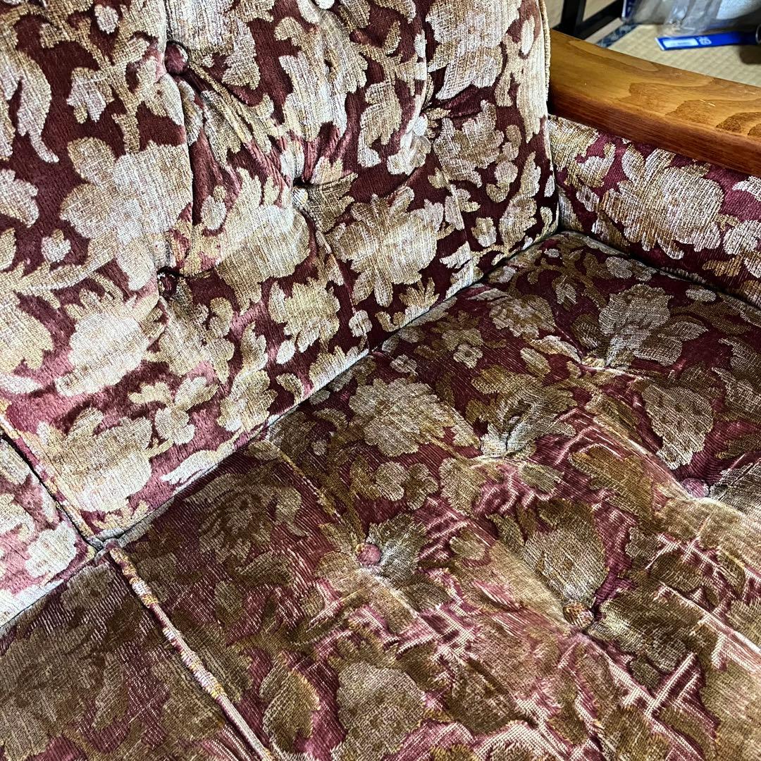 9/10日まで。配送・設置費用込み　商品代500円　　肘掛付き　3人掛けソファー