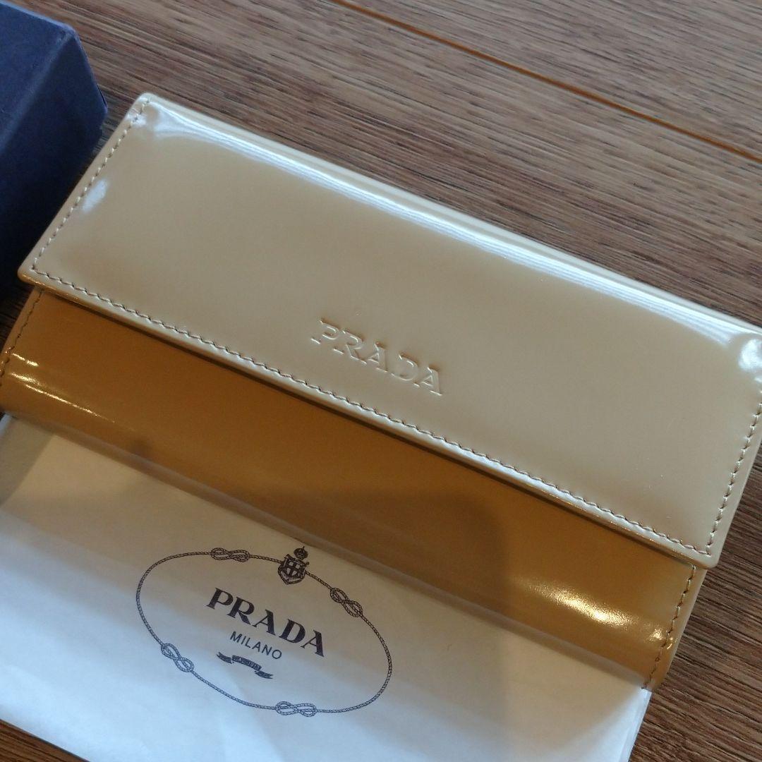 最終お値下げ 未使用 PRADA プラダ エナメル6連キーケース