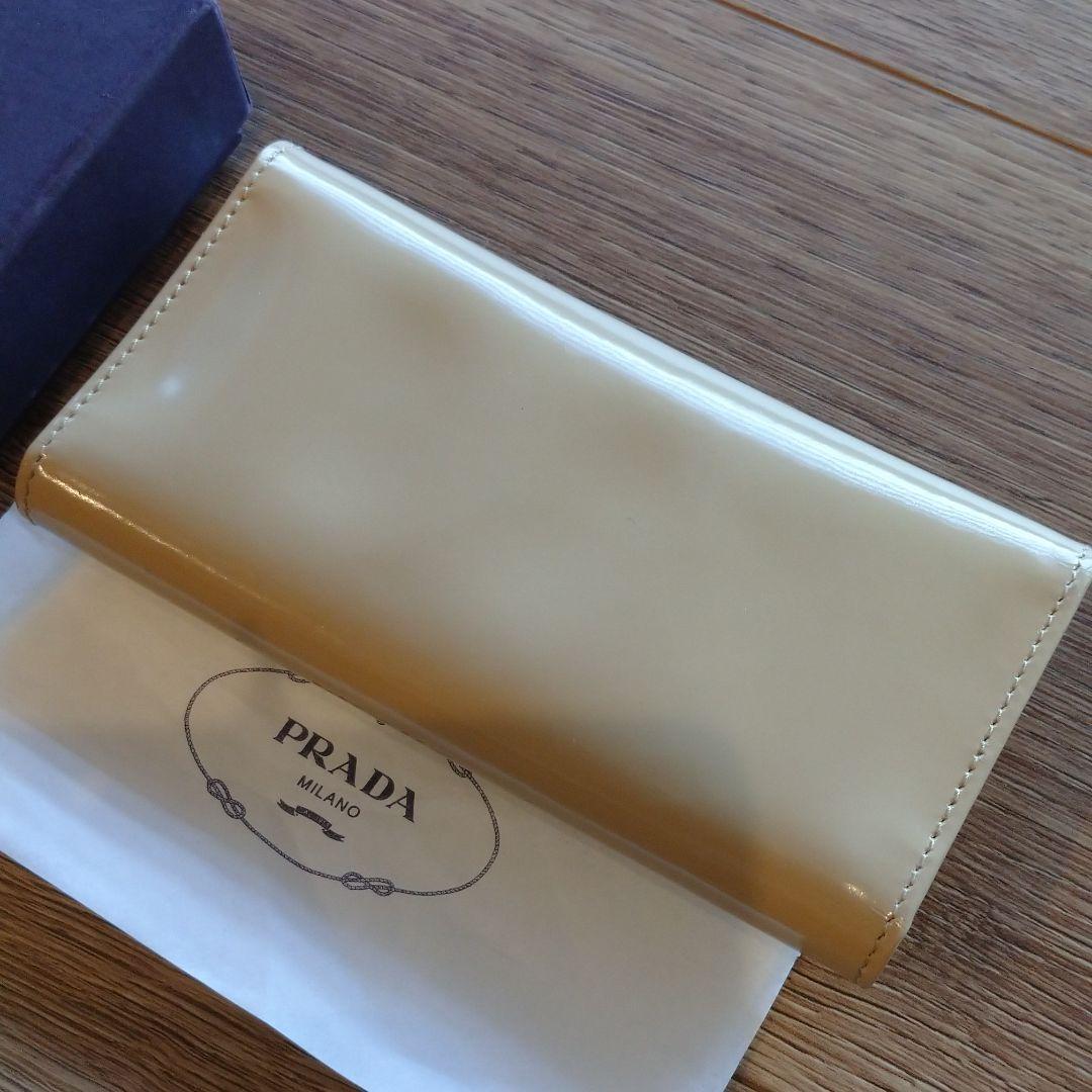 最終お値下げ 未使用 PRADA プラダ エナメル6連キーケース