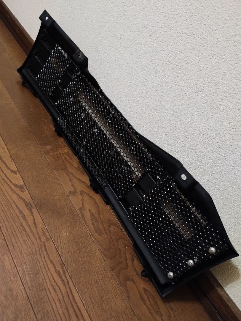 スズキジムニーJB23純正フロントグリル改 + チッピング活字体エンブレム