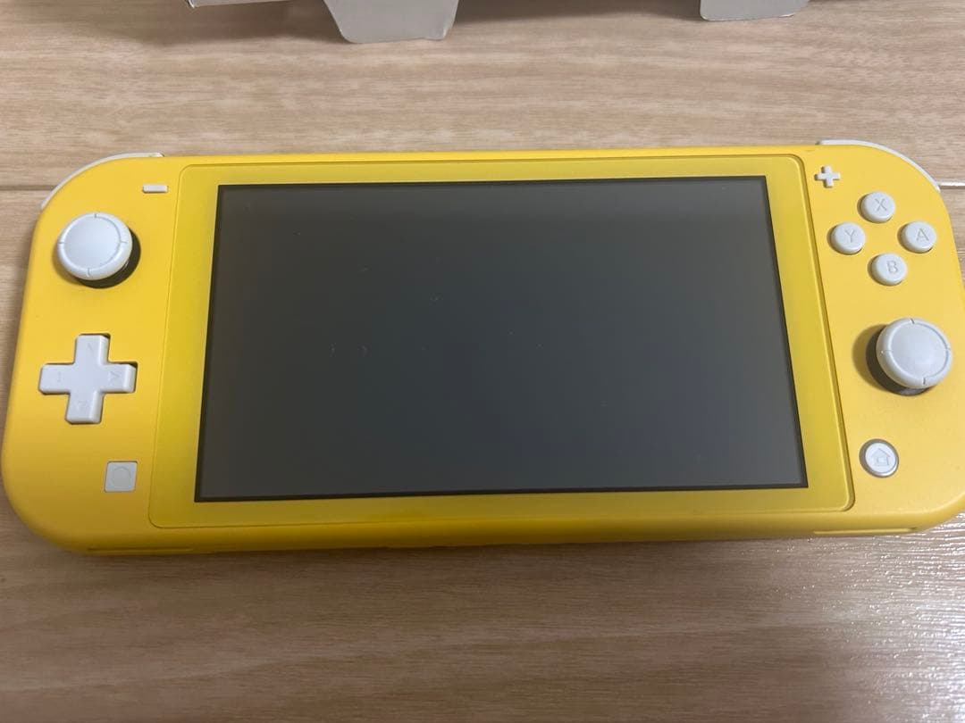 Nintendo Switch Lite イエロー、カセット2本セット