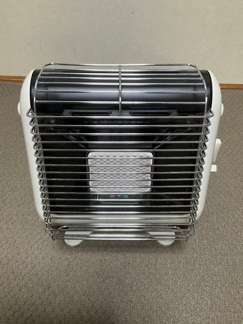 イワタニ　カセットガスストーブ　屋内専用　2021年製