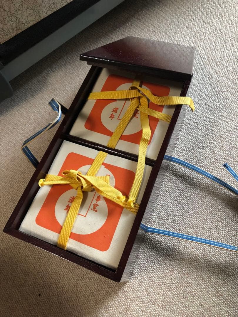 八事窯　中村道年氏作　赤楽　黒楽茶碗　二客　二重箱入　花押