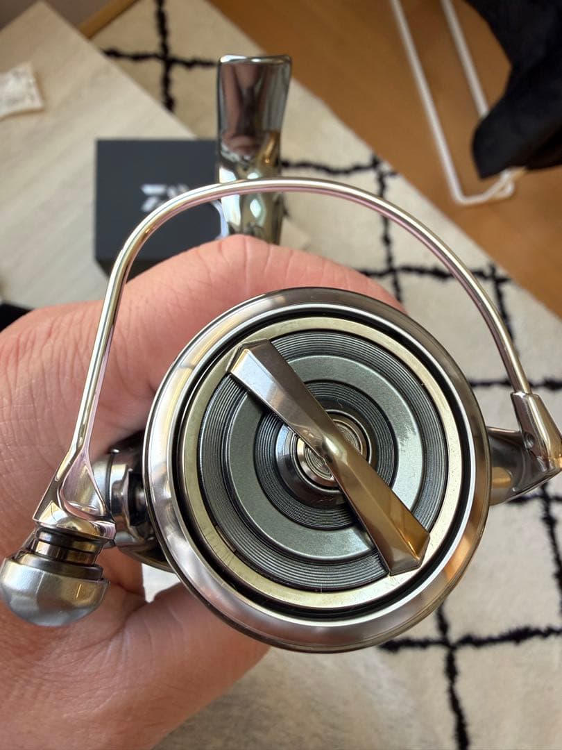 22EXIST LT2500S スピニングリール