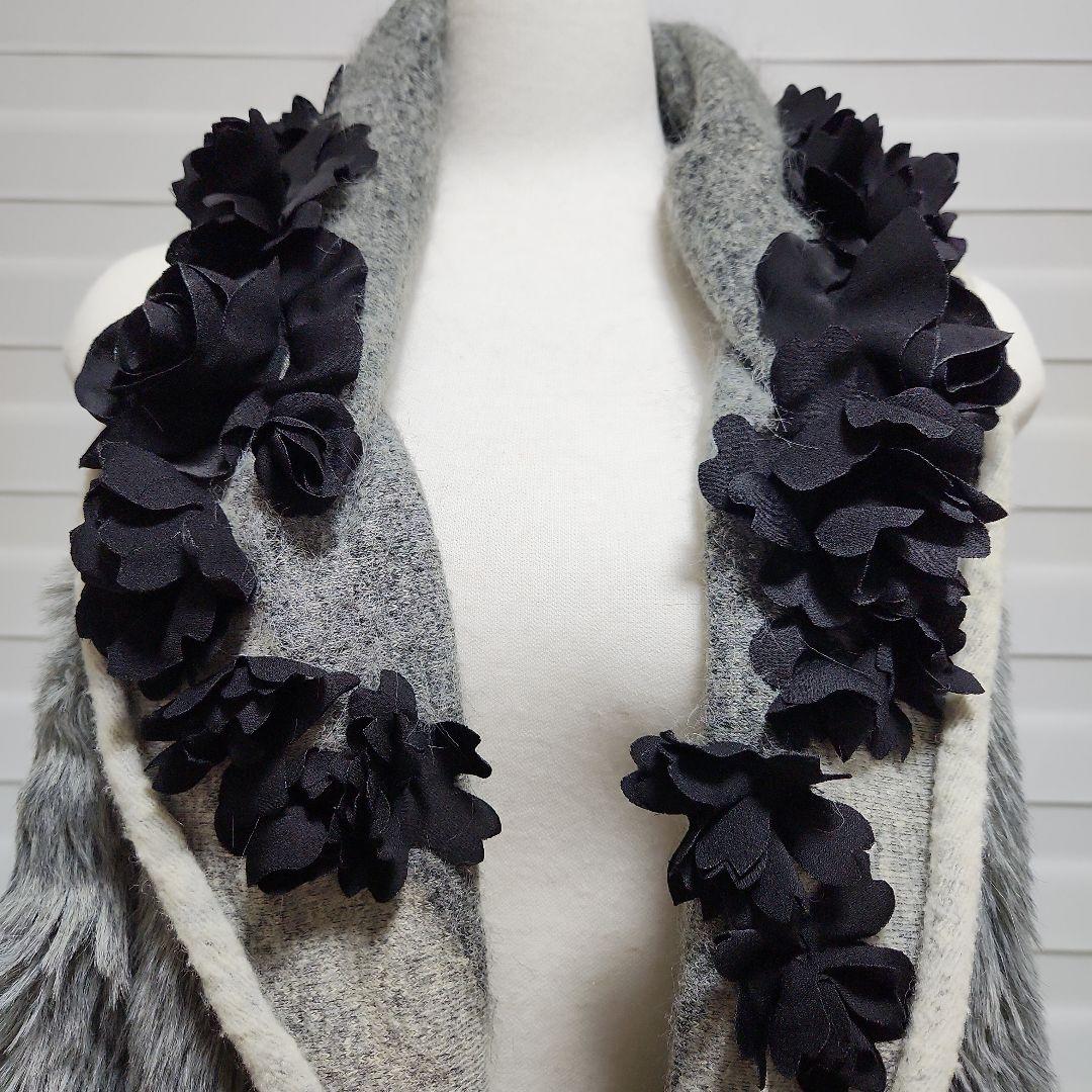 さえらレインダンス ジュリアのフラワーモチーフが豪華でかわいい暖かいベスト