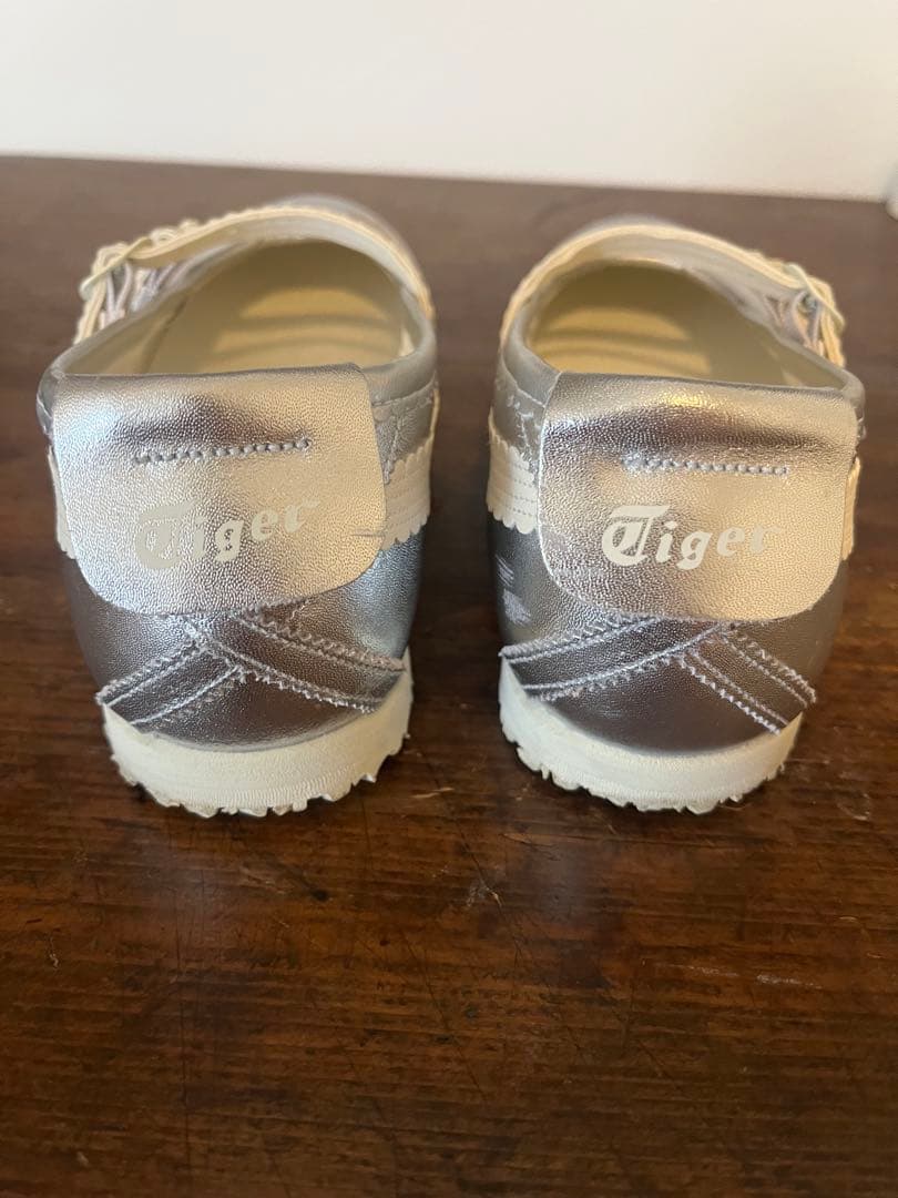 オニツカタイガー　onitsuka tiger MEXICO 66 TGRS