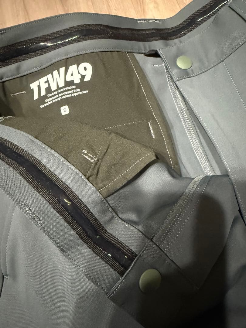 TFW49 カーキ　ファスナー付スリムパンツ　S