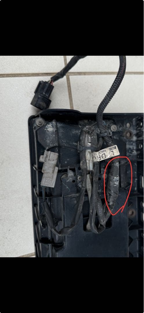 小糸３連LEDテールランプ左右セット 大型　ふそうコネクター付き　ジャンク品