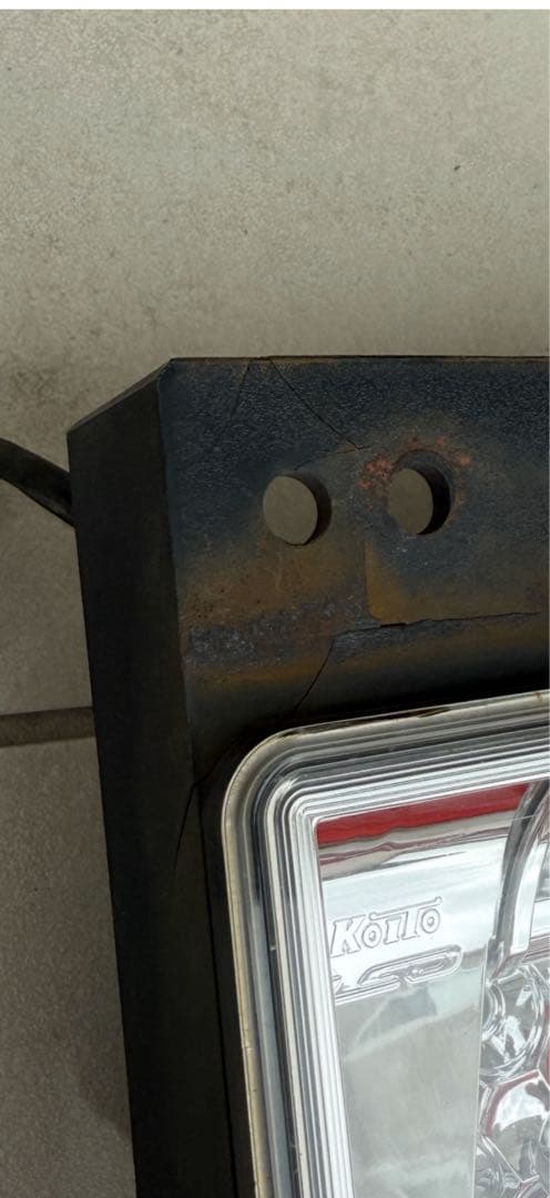 小糸３連LEDテールランプ左右セット 大型　ふそうコネクター付き　ジャンク品