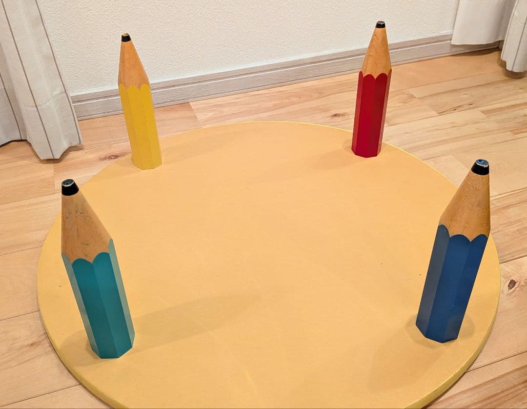 鉛筆　テーブル　レトロ　円卓　机　カラフル　ちゃぶ台　リビング　インテリア