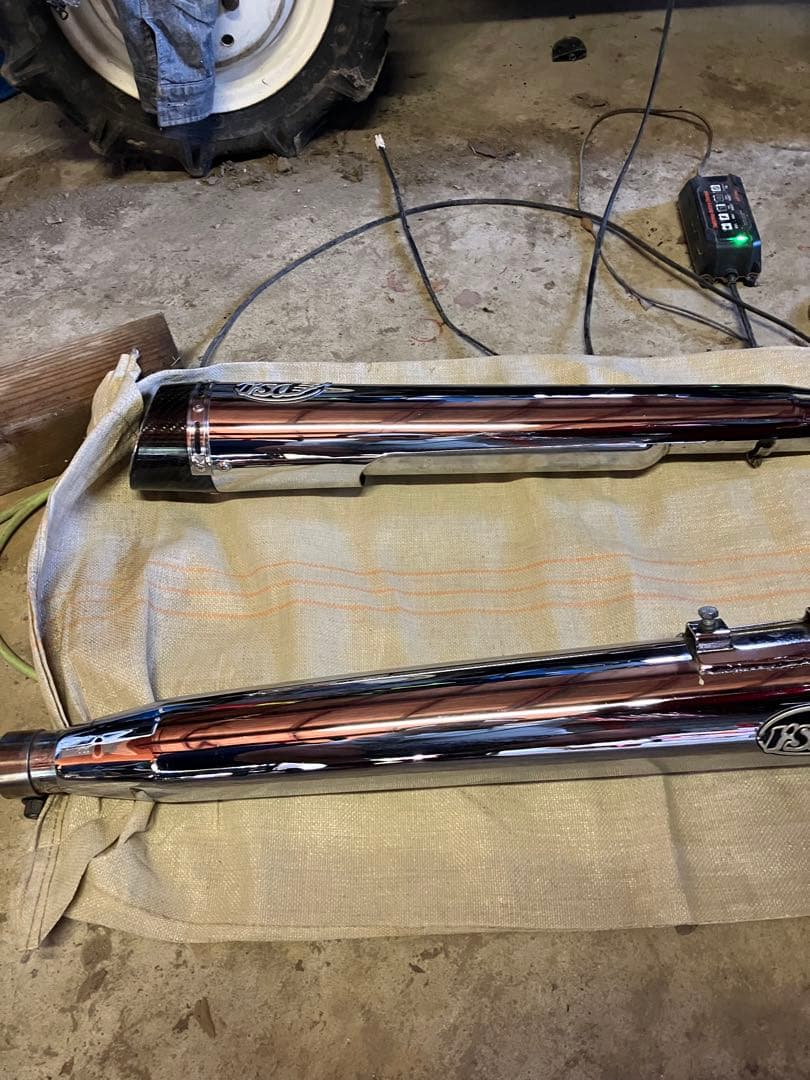 ハーレー　ツーリング　マフラー