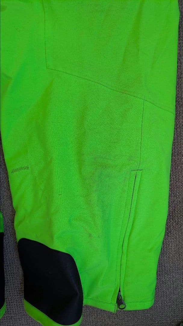 2021-2022年ONYONEスキーウェア上下セット（ジャケット・パンツ）