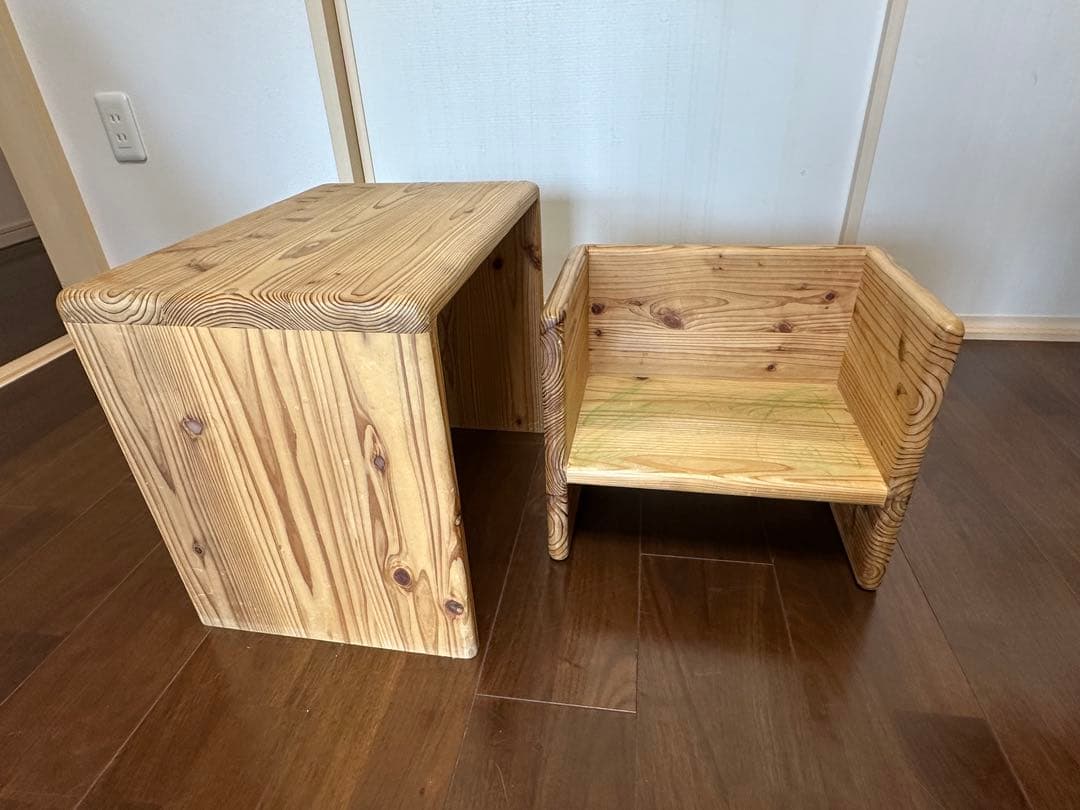 国産杉の無垢材　子供椅子と机のセット　天然オイル仕上げ　変化椅子　キッズチェア