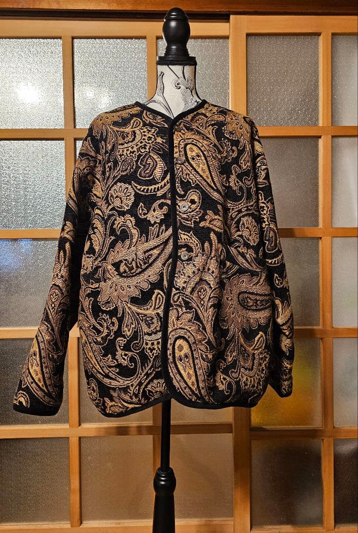 新品未使用　タグ付き ペイズリー柄 ノーカラージャケット