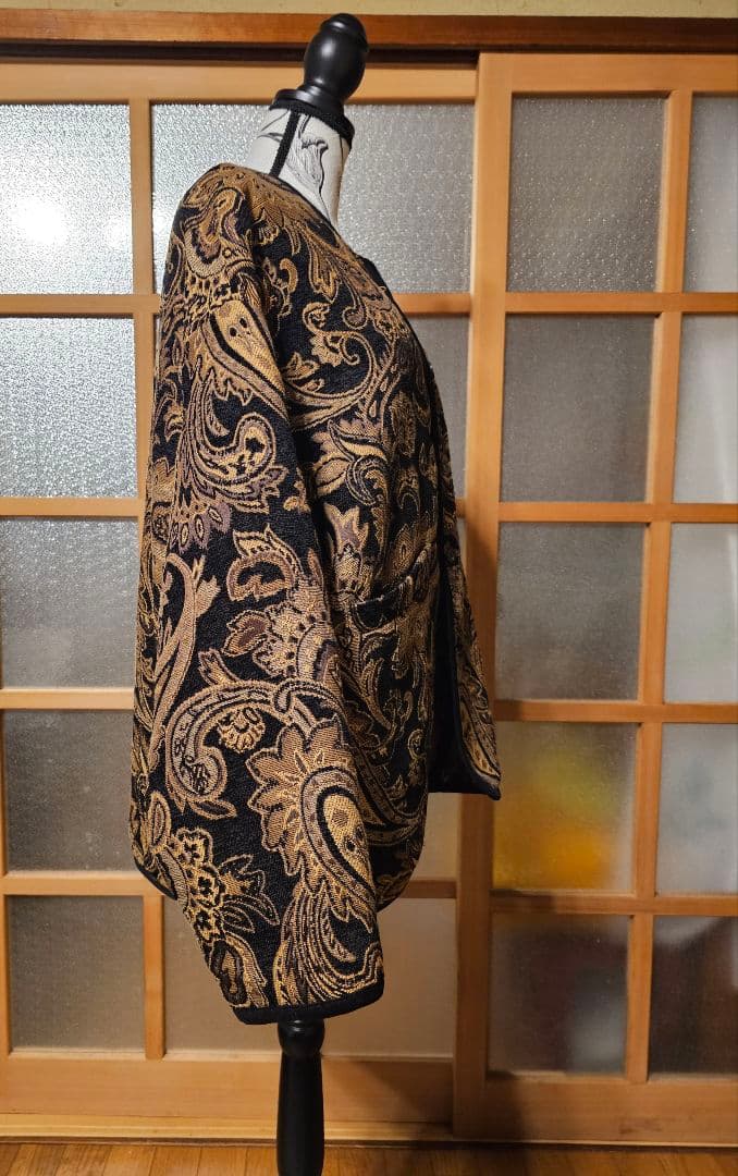 新品未使用　タグ付き ペイズリー柄 ノーカラージャケット