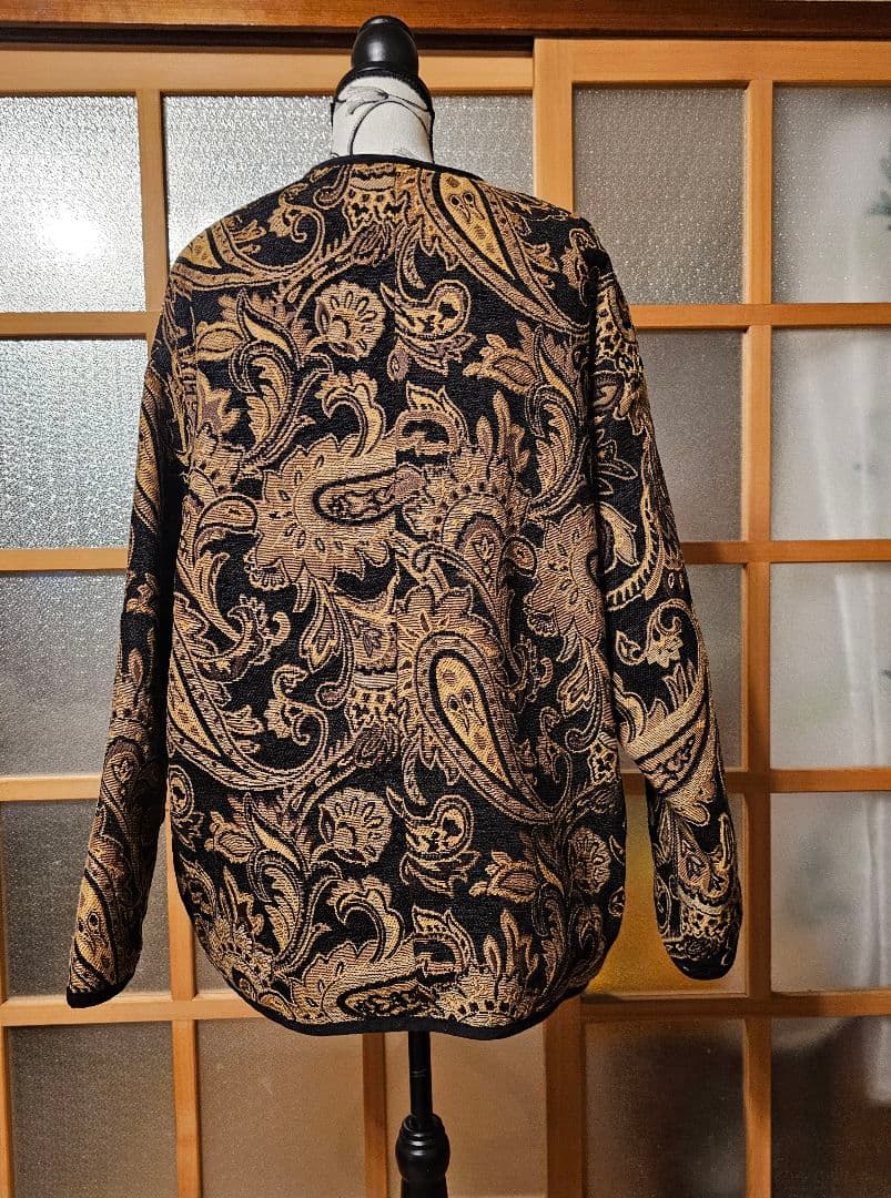新品未使用　タグ付き ペイズリー柄 ノーカラージャケット