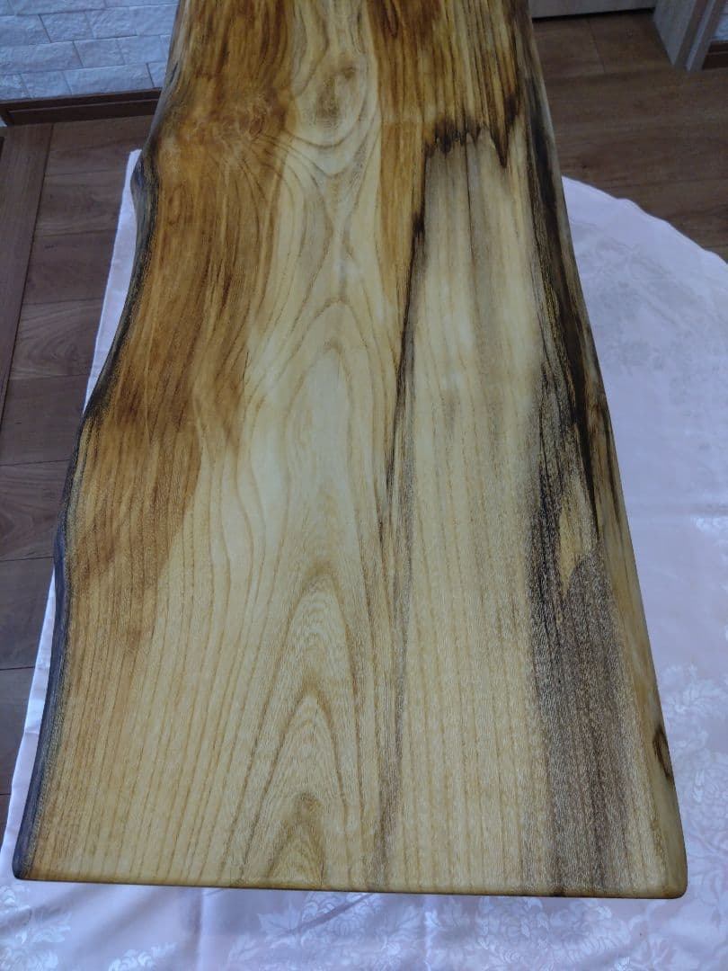 ケヤキのテーブル⑯　ちび怪獣八七❕ケヤキの模様が綺麗な耳付テーブル