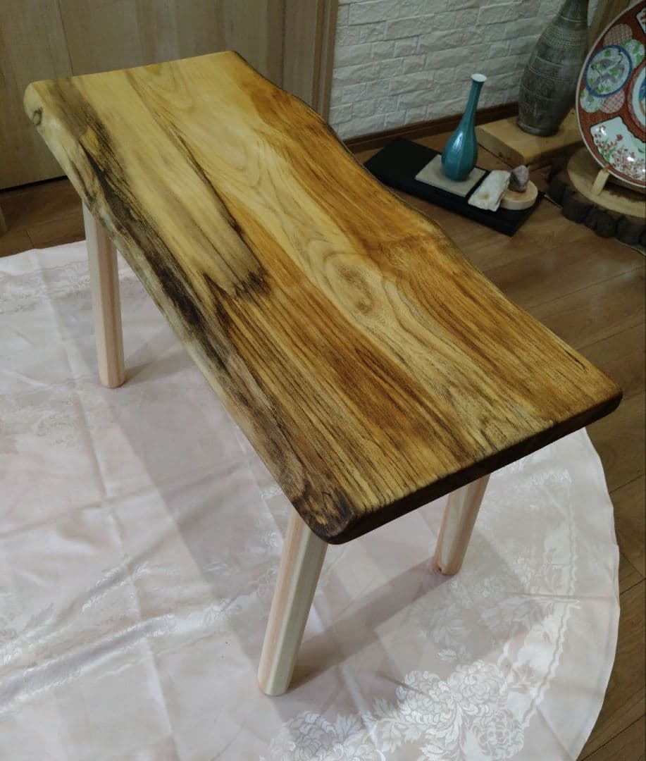 ケヤキのテーブル⑯　ちび怪獣八七❕ケヤキの模様が綺麗な耳付テーブル