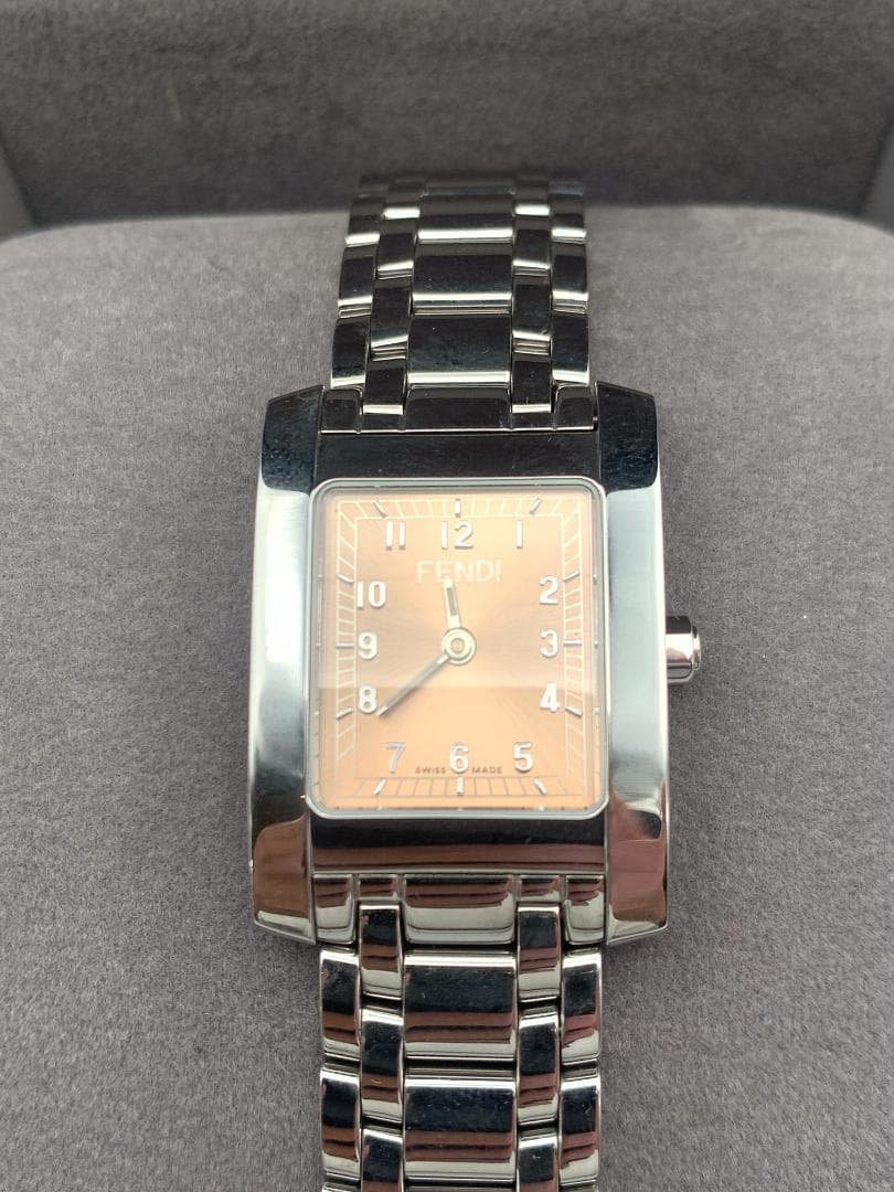FENDI フェンディ 腕時計 クラシコ クォーツ サーモンピンク 7000L