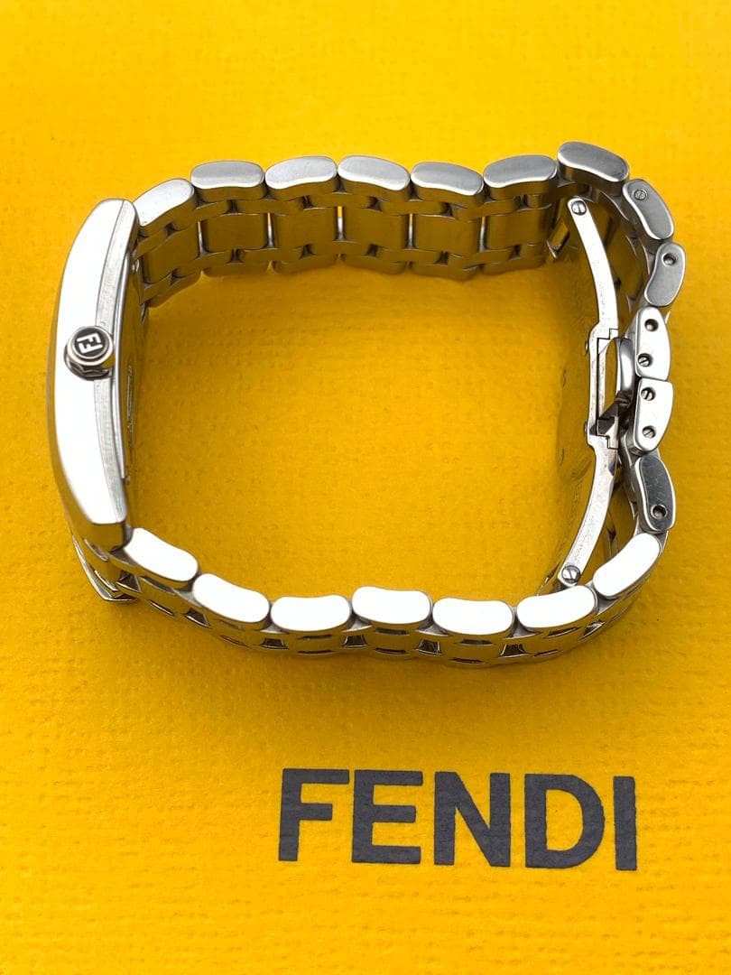 FENDI フェンディ 腕時計 クラシコ クォーツ サーモンピンク 7000L