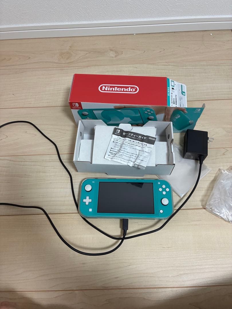 Nintendo Switch Lite ターコイズ 本体　外箱、純正充電器付き