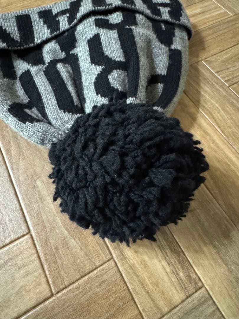 Vivienne Westwood ポンポン付きニット帽 グレー/ブラック