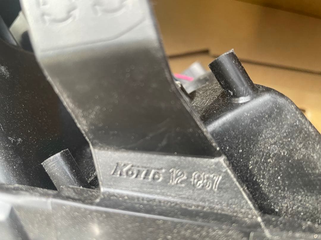 フィールダー、アクシオヘッドライトユニット右LED