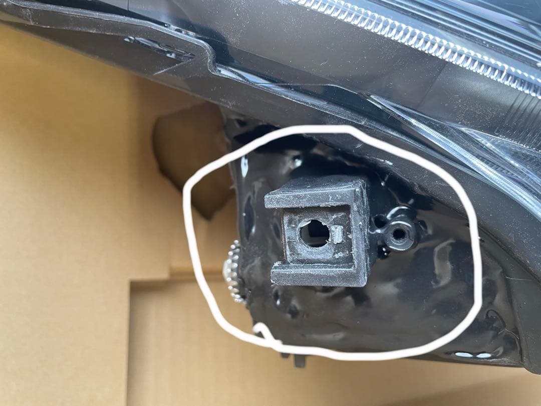 フィールダー、アクシオヘッドライトユニット右LED