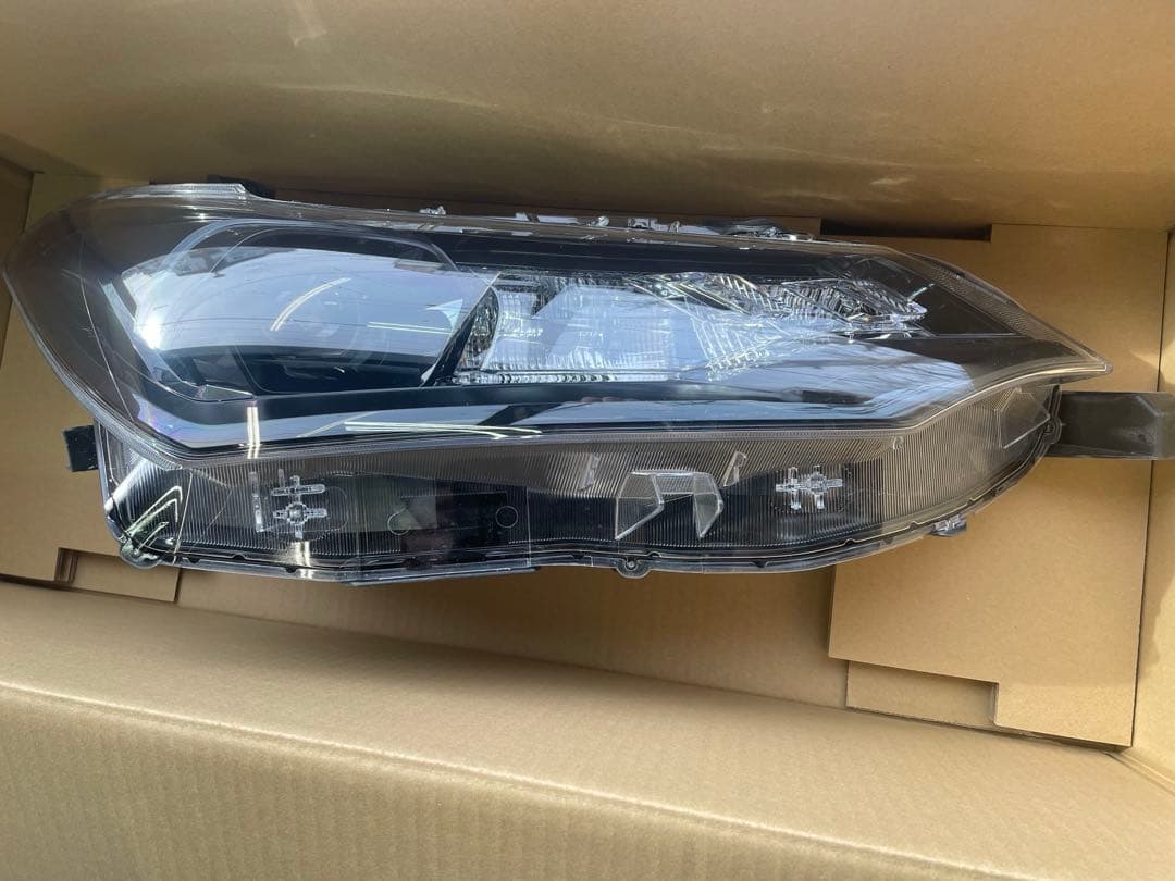 フィールダー、アクシオヘッドライトユニット右LED