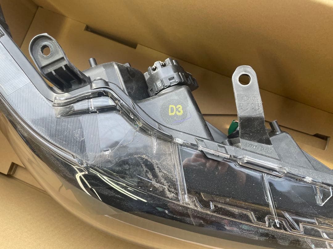 フィールダー、アクシオヘッドライトユニット右LED