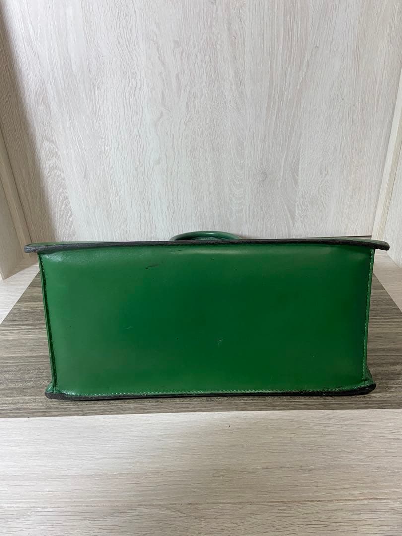 ルイヴィトン ビジネスバッグ エピ リヴィエラ レザー　緑　チャーム