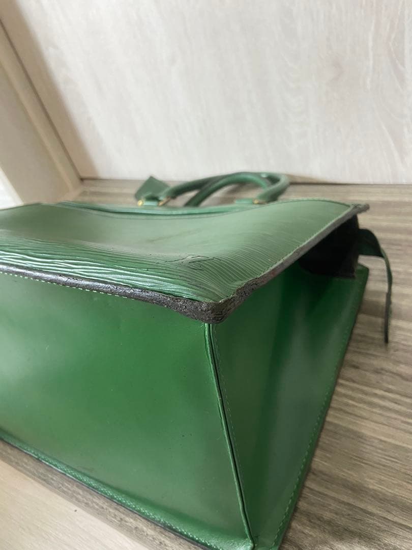 ルイヴィトン ビジネスバッグ エピ リヴィエラ レザー　緑　チャーム