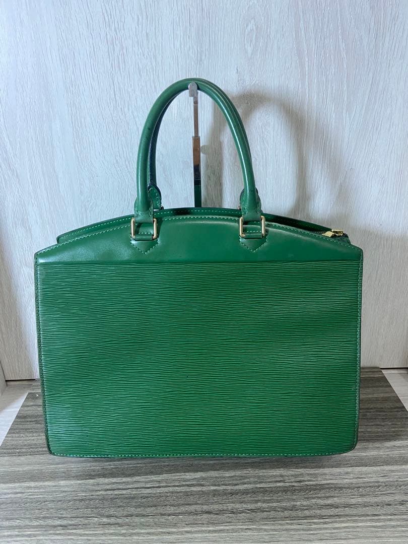 ルイヴィトン ビジネスバッグ エピ リヴィエラ レザー　緑　チャーム