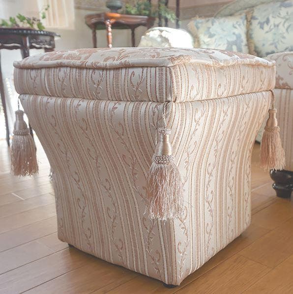 値下げしました！ 上品な　ロココ調　タッセルスツール　ファブリック